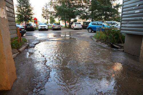 Юрист объяснил, как взыскать ущерб за повреждение автомобиля из-за ям