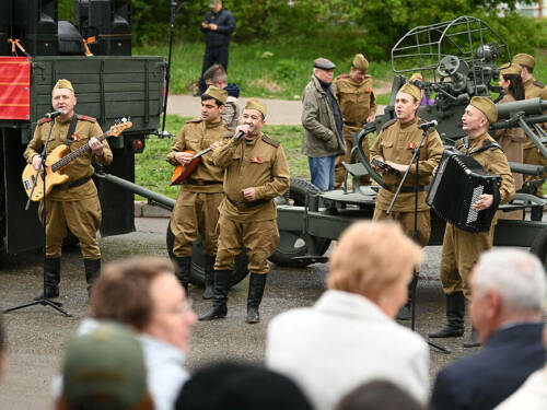 Патриотическая акция «Парад у дома ветерана» прошла в Казани