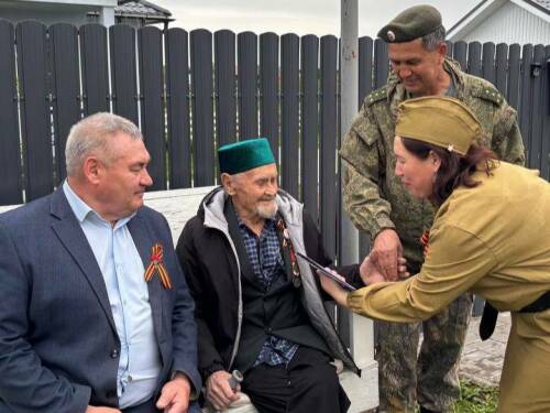 Участника войны из Высокогорского района РТ поздравили персональным парадом