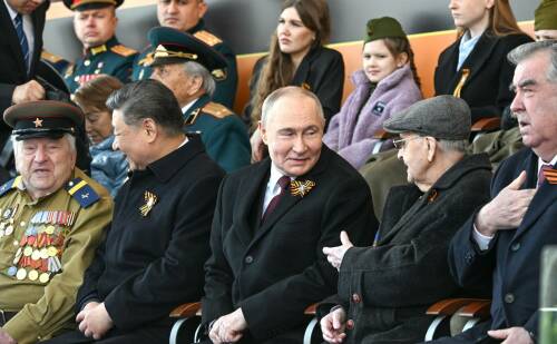 Семья Героя России из Челнов Сергея Чебнёва заняла место на Мавзолее во время парада