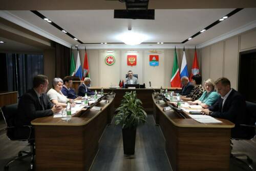 Дамир Фаттахов поручил завершить капремонт многоквартирных домов в Бугульме в срок