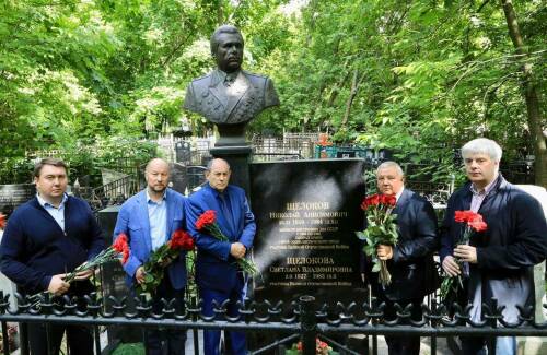 Асгат Сафаров почтил память министра внутренних дел СССР Николая Щелокова