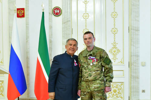 Рустам Минниханов в преддверии Дня России вручил госнаграды в Казанском Кремле