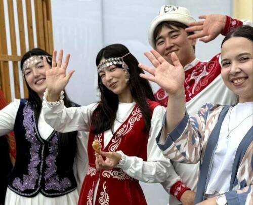 Рустам Минниханов поделился фотографиями с Парада дружбы народов в Казани