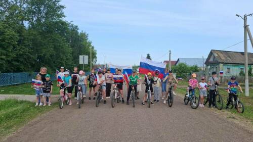 Велопробег, вручение паспортов, конкурс рисунков: как новошешминцы отмечают 12 июня