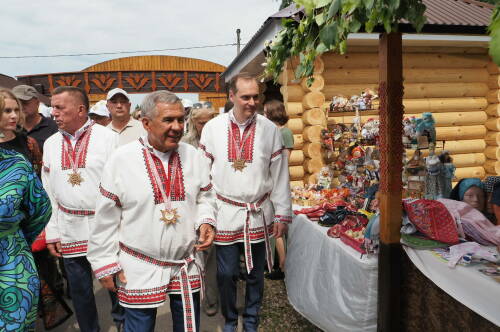 Рустам Минниханов отметил важность культурных связей на празднике «Валда шинясь»