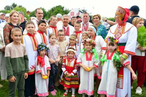 Рустам Минниханов поздравил жителей Мордовии с праздником «Валда Шинясь»