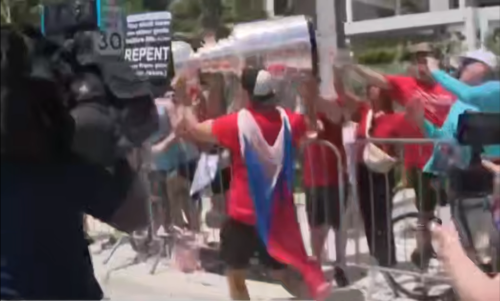 Бобровский и Куликов празднуют чемпионство «Флориды» с российским флагом