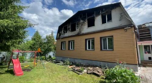 «Бабушка бросилась в огонь спасать младших внуков»: что известно о пожаре на Высокой Горе