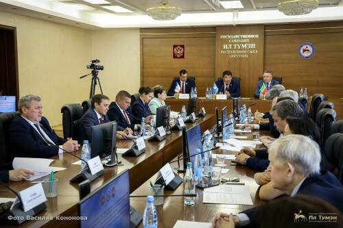 Депутаты Татарстана, Якутии и Крыма обсудили в Якутске межпарламентское сотрудничество