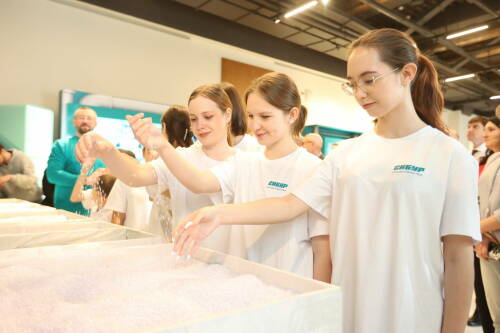 Что нас окружает и почему важна химия: в Казани открылась выставка «СИБУР. Дом полимеров»