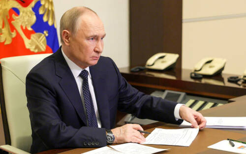 Москва не будет говорить с террористами: Путин жестко ответил на атаки Киева