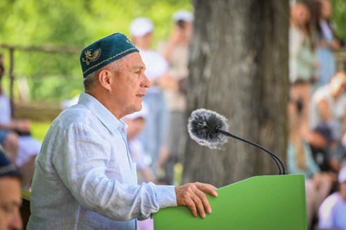 Рустам Минниханов поздравил татарстанцев с праздником Сабантуй