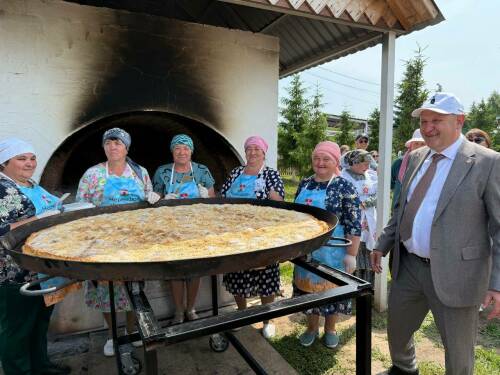 На Сабантуе в Черемшане испекли губадию диаметром 1,5 метра