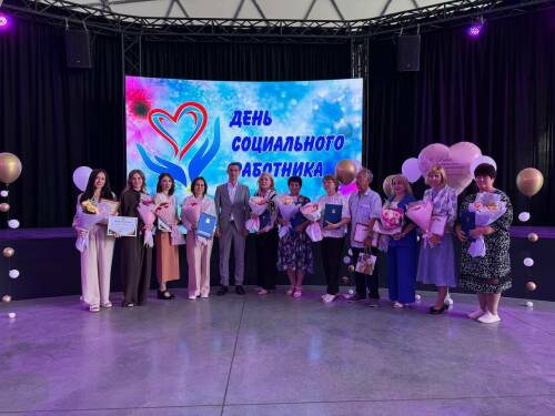 Призвание – помогать: Роберт Искандаров вручил награды соцработникам в Менделеевске