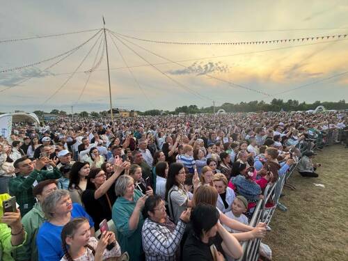 Кубинец Ролдан Моралес исполнил хиты на Сабантуе в Высокогорском районе