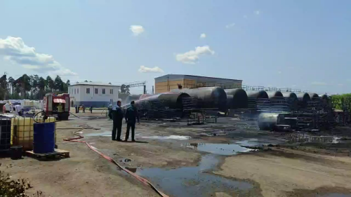 «В любой момент могло рвануть»: что известно о пожаре на лакокрасочном складе в Юдино