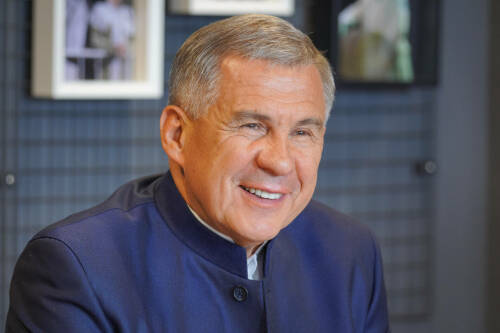 Рустам Минниханов поблагодарил СИБУР за поддержку казанских ватерполистов