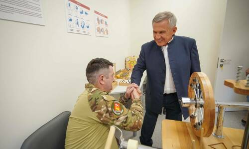 «Поддержка участников СВО – в приоритете»: Раис РТ встретился с соцработниками