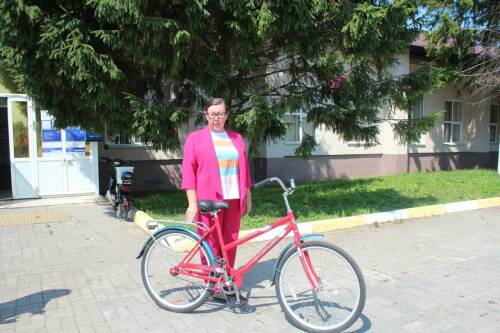 Нурлатская «районка» подарила велосипед почтальону