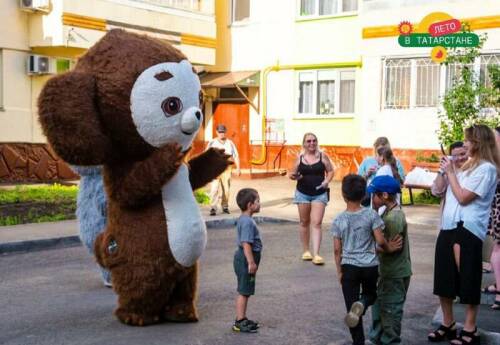 «Это настоящий мини-парк!»: в Нижнекамске открыли первый обновленный двор
