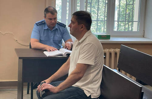 Жена замначальника миграционного отдела Казани в суде: «Брал бы взятки, мы бы жили лучше»