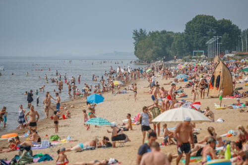 Синоптик Ильин рассказал, в какое время суток опасно загорать