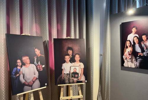 В Казани прошло открытие фотовыставки семей героев СВО