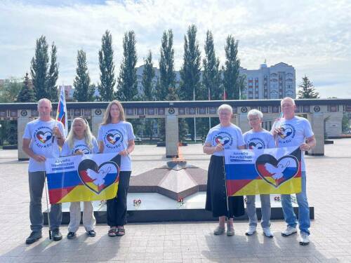 Немецкие активисты из «Дружбы Глобаль» возложили цветы в парке Победы