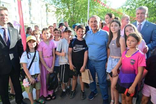 «Утро начинается со двора»: Минниханов призвал челнинцев беречь обновленные пространства