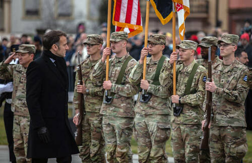 Война в Европе и «страшные русские»: что Франция прописала в новой стратегии безопасности