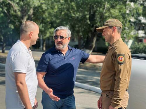 Шайхразиев и Аглиуллин посетили Рубежное и передали гуманитарный груз из Татарстана