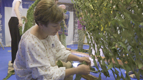 Плетет сети и учит музыке: как учительница из Зеленодольска помогает фронту