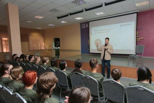 Замминистра молодежи РТ читает лекции в лагерях в рамках проекта «Знание»