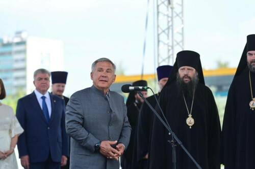 Минниханов в Челнах поблагодарил патриарха Кирилла за участие в духовной жизни Татарстана