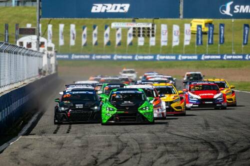 Симонов финишировал первым в гонке классов SMP TCR Russia и «Супер-продакшн» в Казани