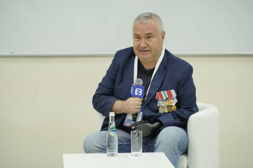 «Я стал военкором после Чечни»: участники «Абилимпикс» встретились с Алексеем Ивлиевым