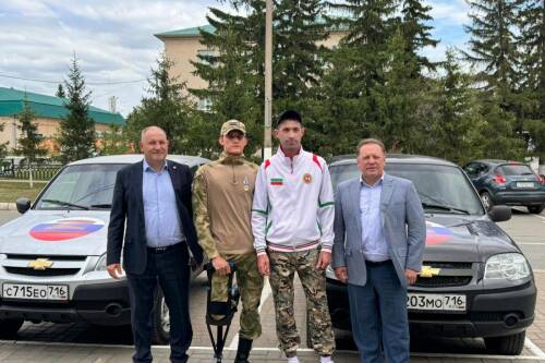 «Единая Россия» в Черемшанском районе РТ передала автомобили участникам СВО