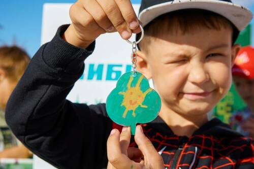 Крышки из пластика – в брелоки: как в Казани дети учили взрослых заботиться о планете