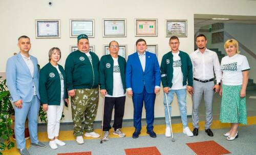 «Гордость Нижнекамска»: Беляев встретился с призерами «Абилимпикса» – ветеранами СВО