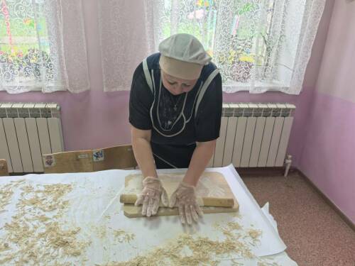 Пюре, супы и чай для фронта: в Верхнем Услоне собирают посылки бойцам