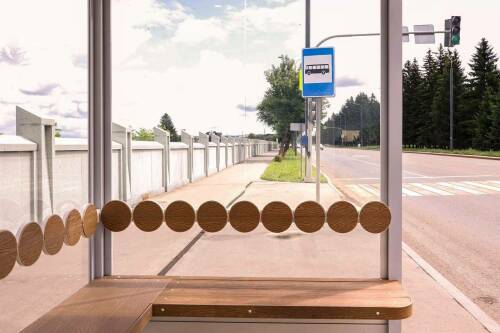 В Альметьевске появилась первая остановка по новому стандарту с зарядкой и навигацией