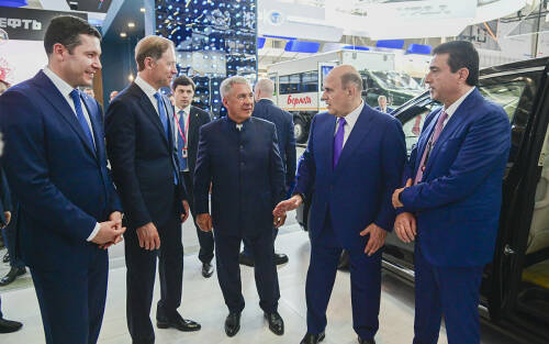 ИННОПРОМ, день второй: премьера минивэнов из Татарстана и «Исәнмесез» от Мантурова