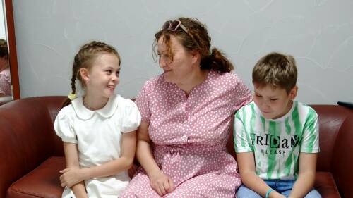 Девятилетняя София из Альметьевска читает бойцам стихи и отправляет сладости на фронт