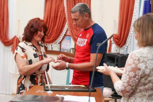 Участник СВО отметил «серебряную» свадьбу с супругой в Альметьевске