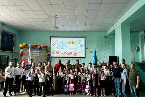 Более 2 тыс. рюкзаков и 225 папок вручили учащимся и педагогам Лисичанска и Рубежного