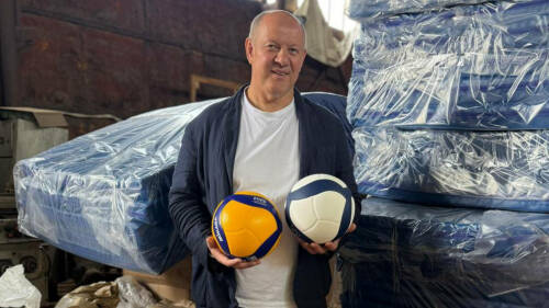 Мячи и маты: Минспорта Татарстана отправило спортинвентарь в Рубежное