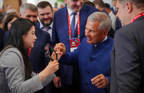 Автомобили, цирковое шоу и чайные церемонии: как Минниханов открыл «РОСТКИ-2025»