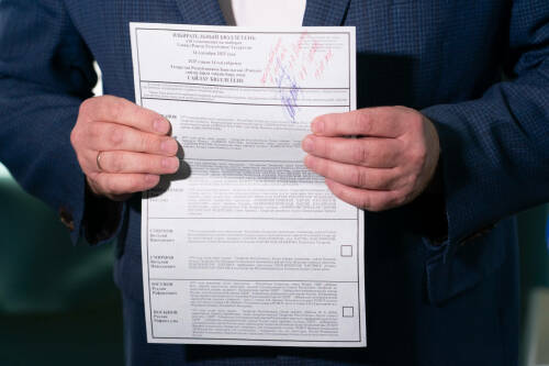 Зеленые, на двух языках и со спецзащитой: началась печать бюллетеней к выборам Раиса РТ