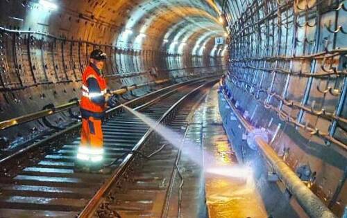 В Казани обновили более тысячи трамвайных шпал и промыли 14 км тоннелей метро